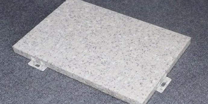 仿石纹铝单板有什么优点？云南铝单板厂家