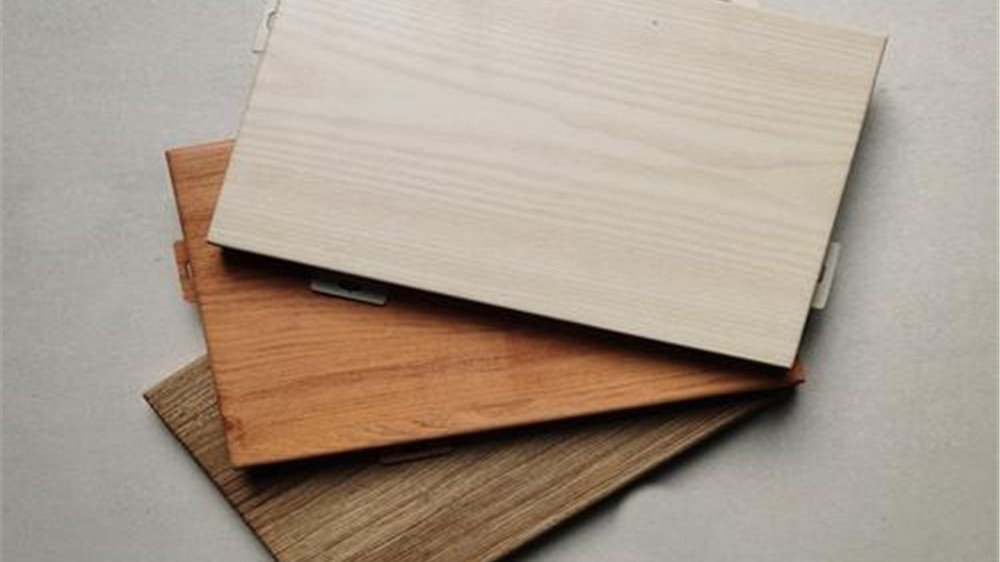 云南仿木纹铝单板是怎么制作的