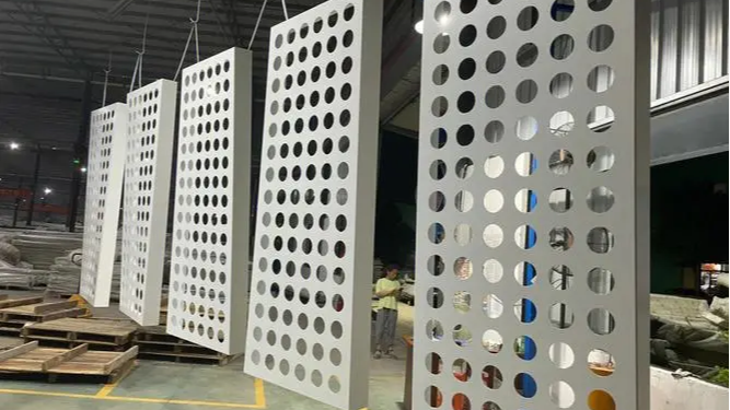 云南铝单板厂家带你了解冲孔铝单板该怎么安装！