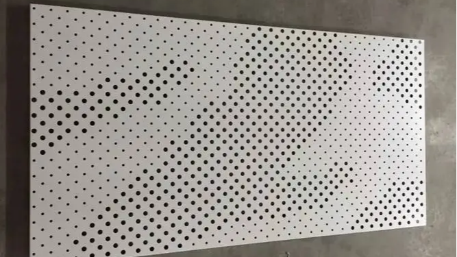 云南铝单板厂家的冲孔铝单板优势在哪？